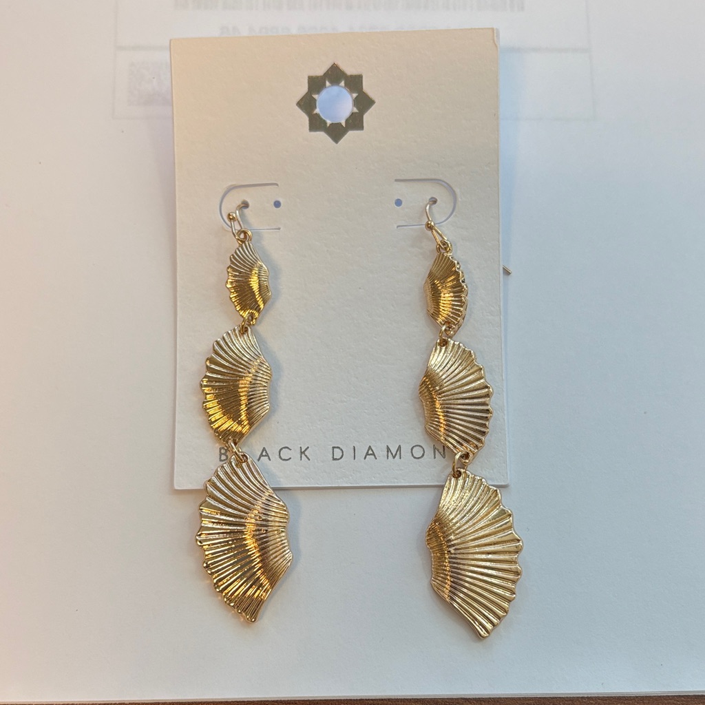 Nwt Black Diamond Shell Earrings